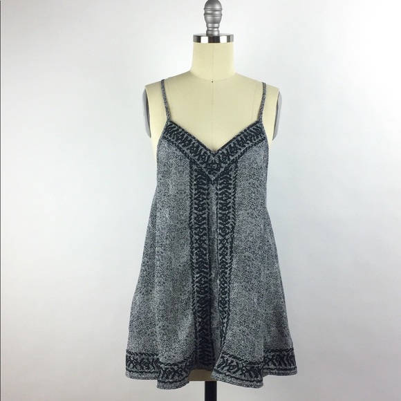 THML Tops - THML Sleeveless Embroidered Tank Blouse L